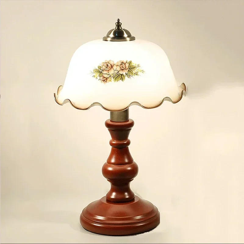 Description Picture 2 of itemEuropean style retro study desk lamp American country solid wood dimmed bedroom bedside lamp table lamp classic