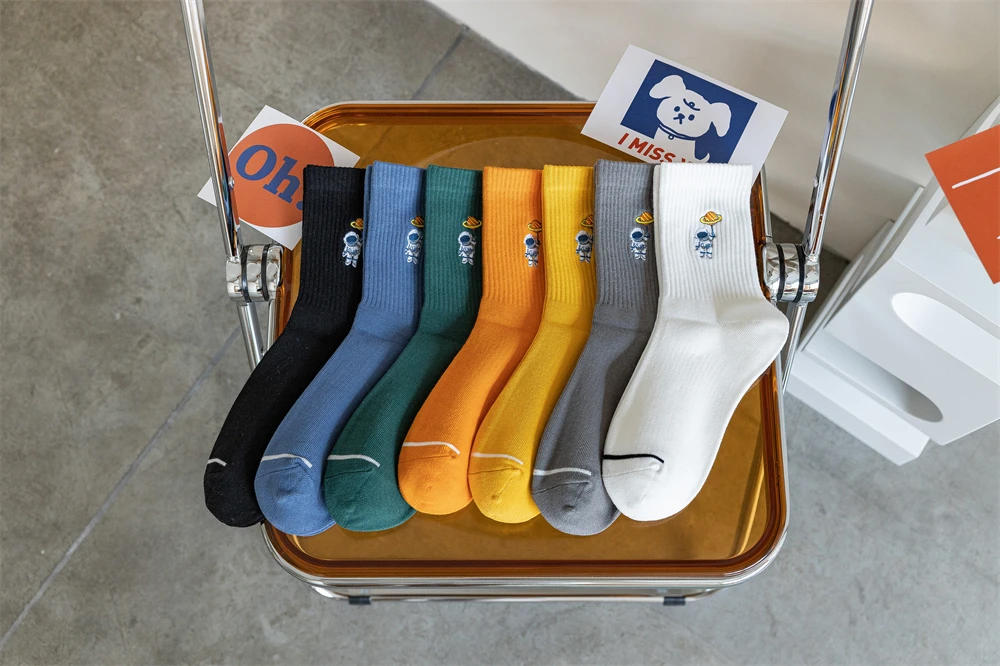 Description Picture 5 of itemNew Fashion Funny Men Women Embroidery Astronaut Space Soft Cotton Socks Hipster Streetwear Unisex Sokken Dropship