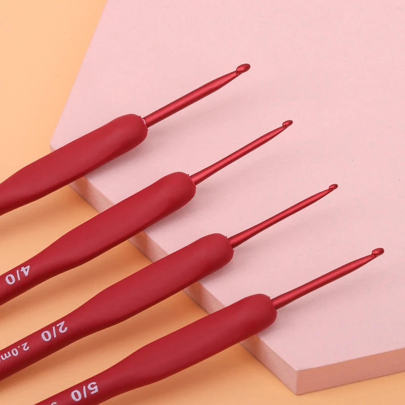 Description Picture 4 of itemRed Crochet Hooks Needle Silicone Handle Aluminum Crochet Needle Set  Knitting Needles DIY Sweater Weave Sewing Knitting Tool