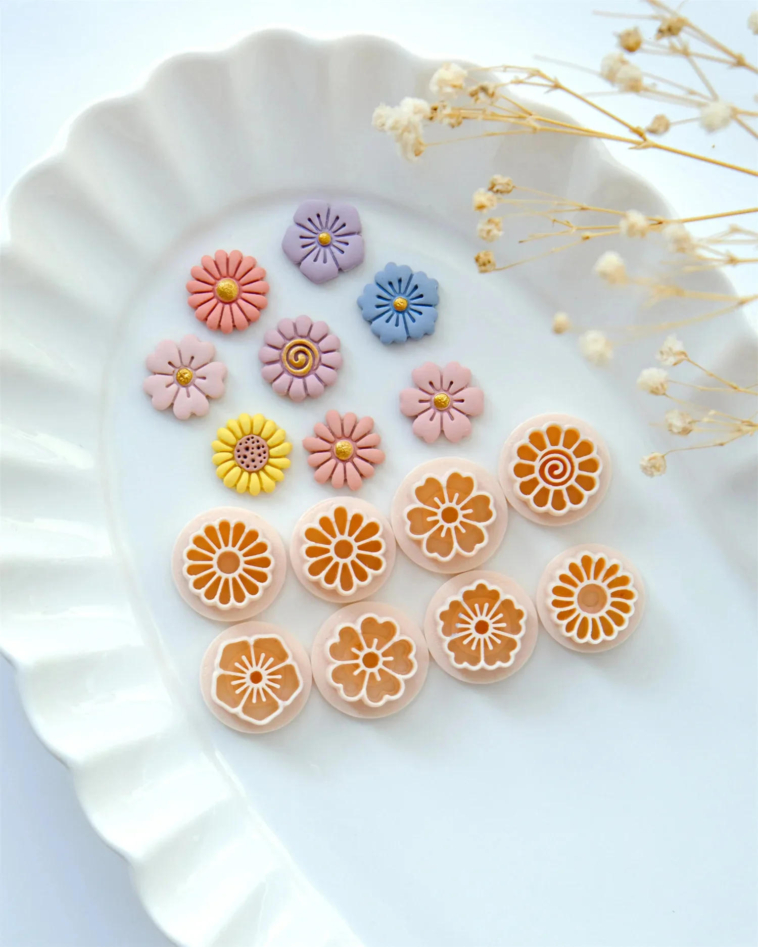 Description Picture 2 of itemDaisy Flower Earring Mold Polymer Clay Jewelry Pendants DIY Making Tools Soft Pottery Earrings Cutting Die 3D Clay Cutters