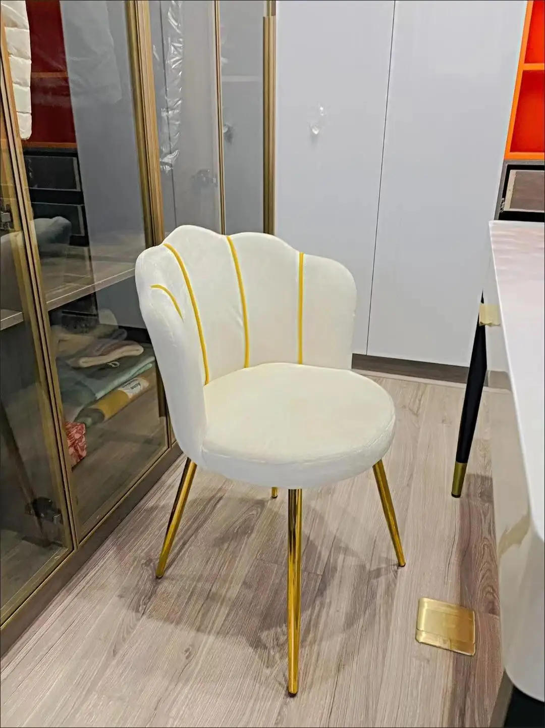 Description Picture 3 of itemModern Nordic Dressing Chair Velvet Home Living Room Dining Chairs Bedroom Furniture Makeup Stool كرسي cadeira 의자 Nail Chair