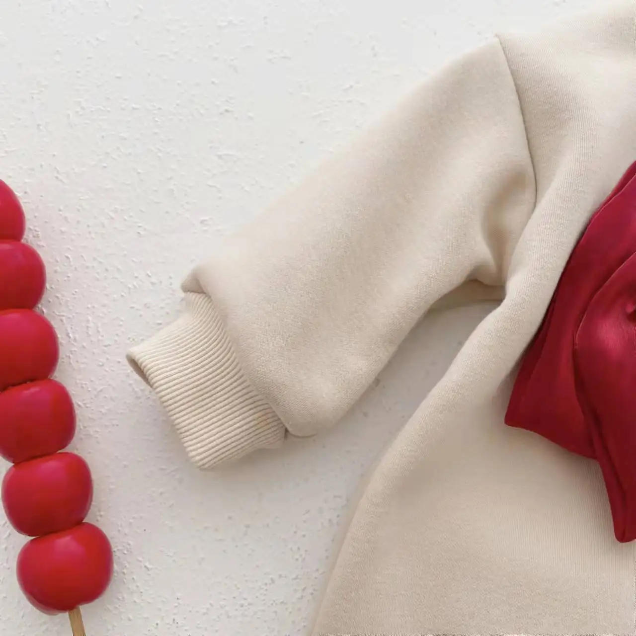 Description Picture 5 of itemKorean Baby Clothing Newborn Fleece Jumpsuit Autumn and Winter Baby Warm Clothes Girls Bow Sweet Cute Long Rompers