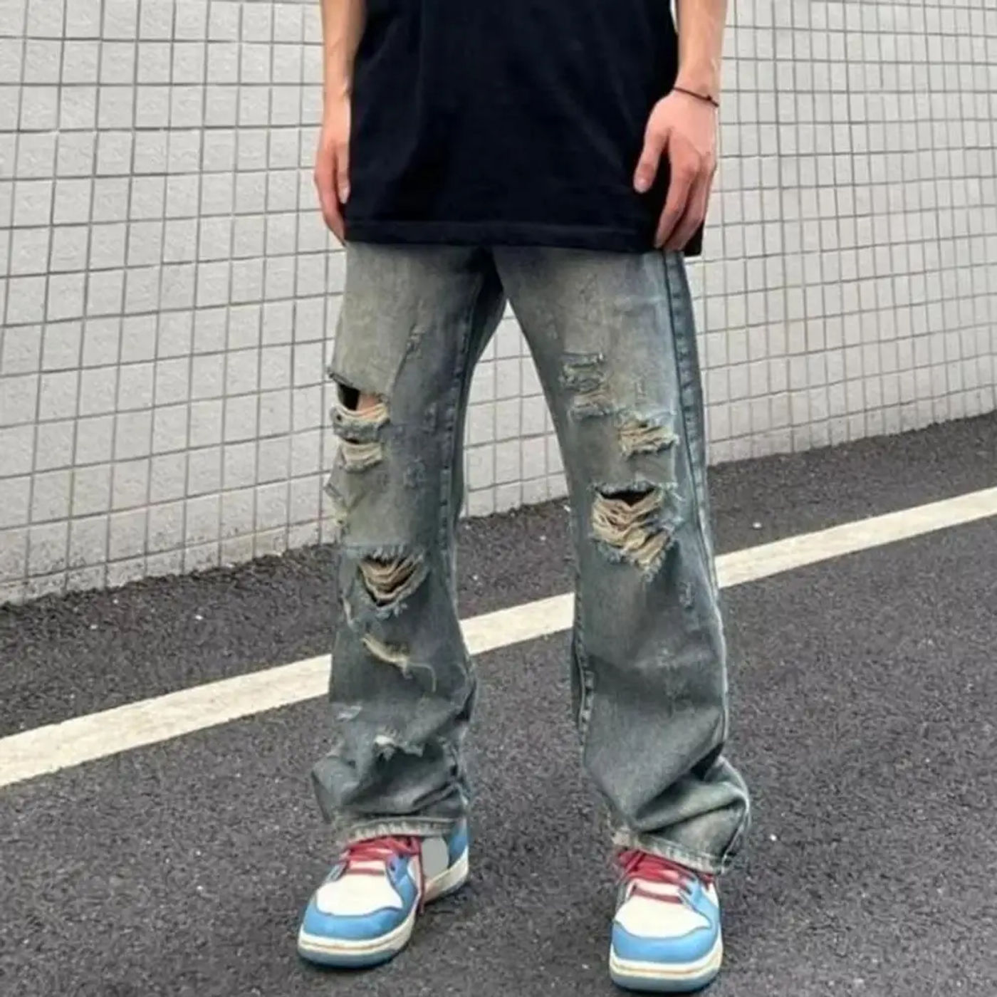 Description Picture 4 of itemHip Hop Style Jeans Distressed Wide Leg Men's Jeans with Ripped Holes Streetwear Style Multi Pockets for Casual Hip Hop Fashion