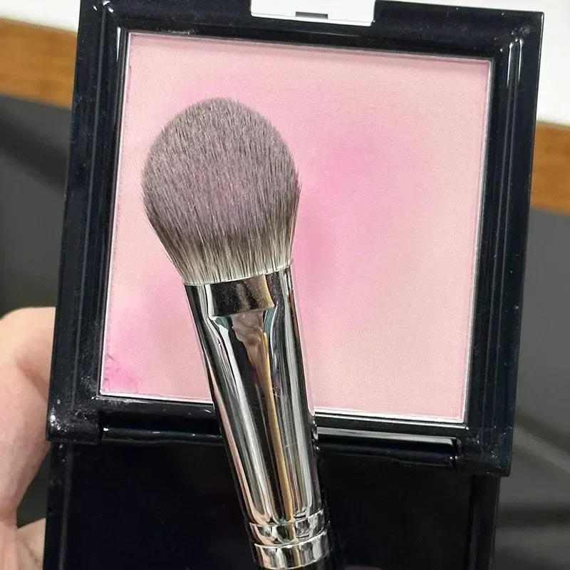 Description Picture 6 of itemNew Beauty Smudge Blusher Brush Powder Blush Cream Liquid Blush Makeup Brushes Flat Small Precise Blush Brush Makeup Tools
