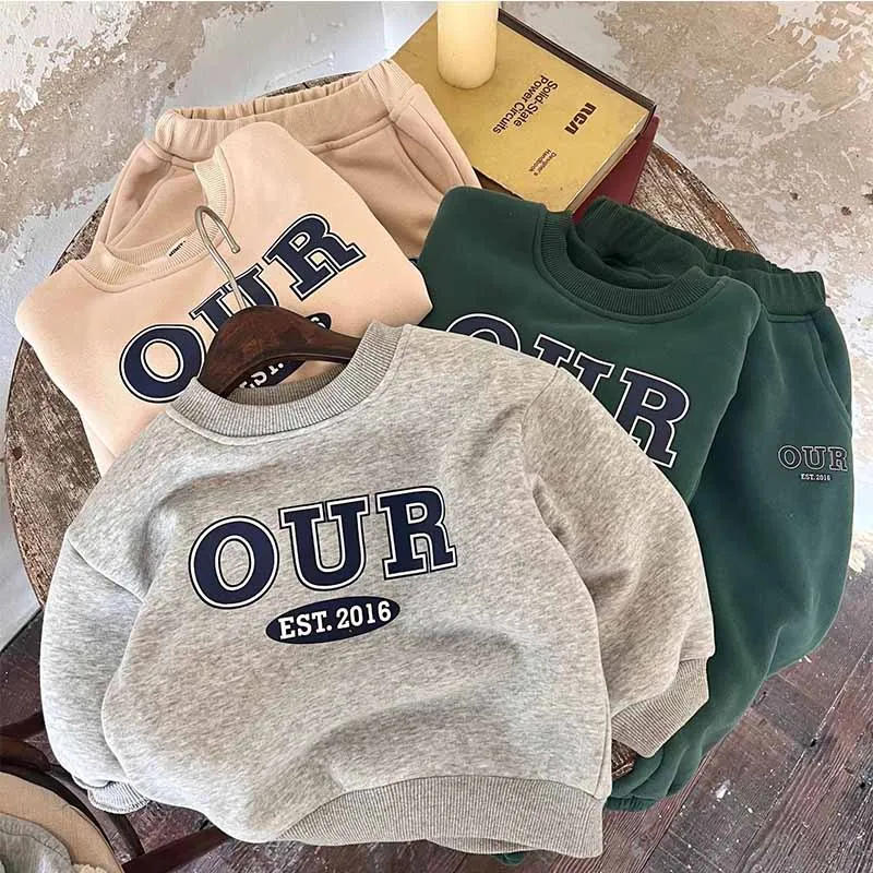 Description Picture 3 of itemChildren's Round Neck Sweater Sets Boys Warm Casual Loose 2Pcs Autumn Winter New Children's Long-Sleeved Letter Sports Suit 2-6Y