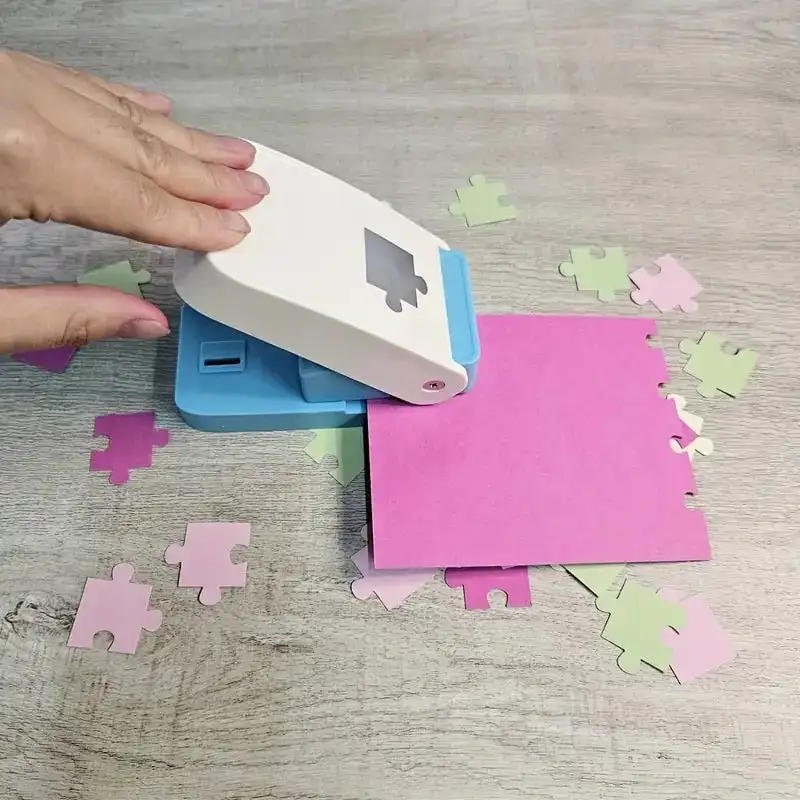 Description Picture 4 of itemDIY Handmade Puzzle Punching Machine DIY Children Intelligence Flower Punching Machine Children's Jigsaw Puzzle Making Machine