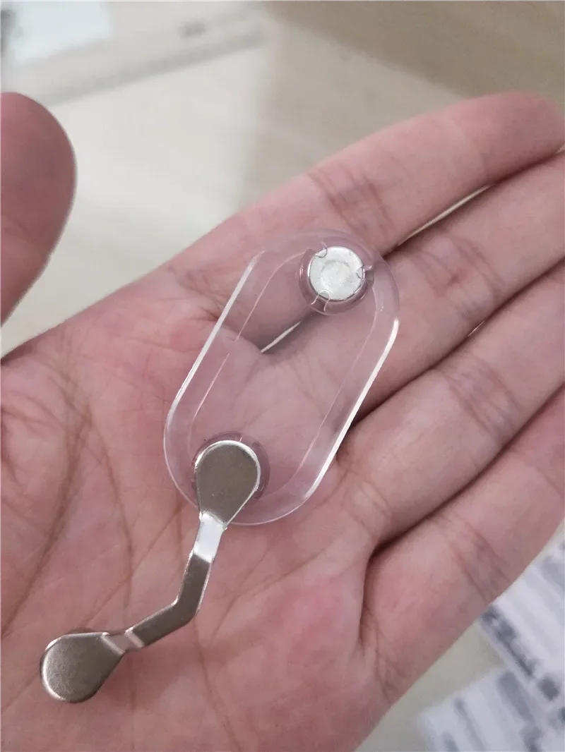 Description Picture 4 of itemFashion Multi-Function Portable Clothes Clip Magnetic Hang Buckle Magnet Glasses Headset Line Clips