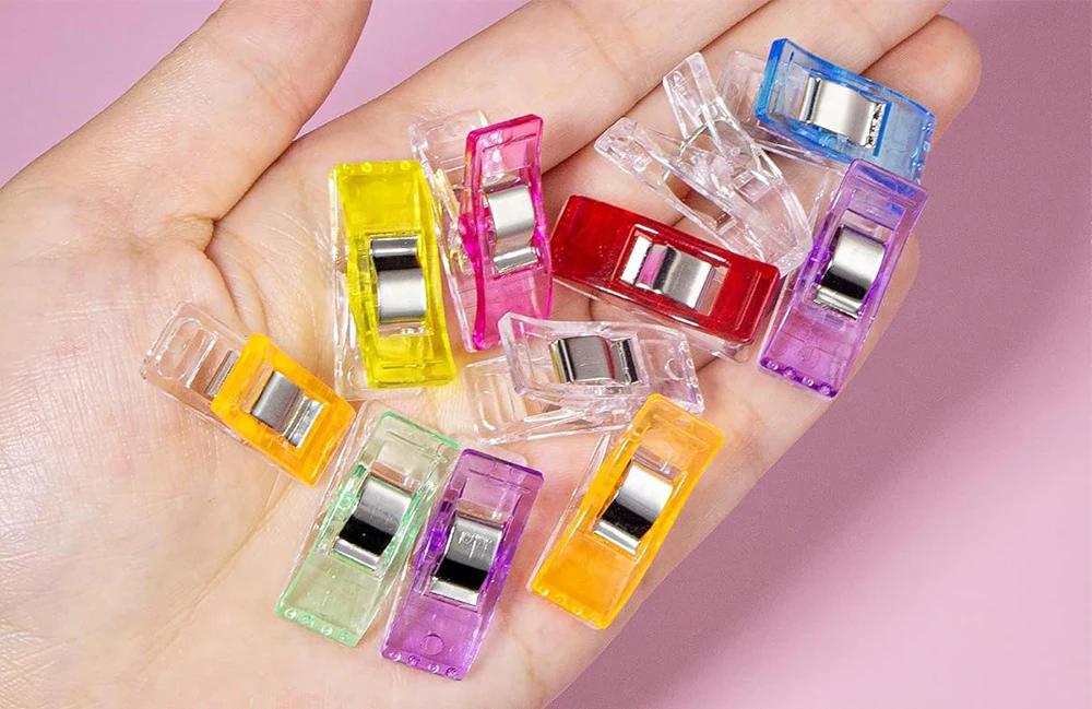 Description Picture 5 of itemPlastic Strong Clips Colors Sewing Suspender Clip Mutifunction Clothes Pins Hook Hanger DIY Craft Securing Quilting Binders Tool