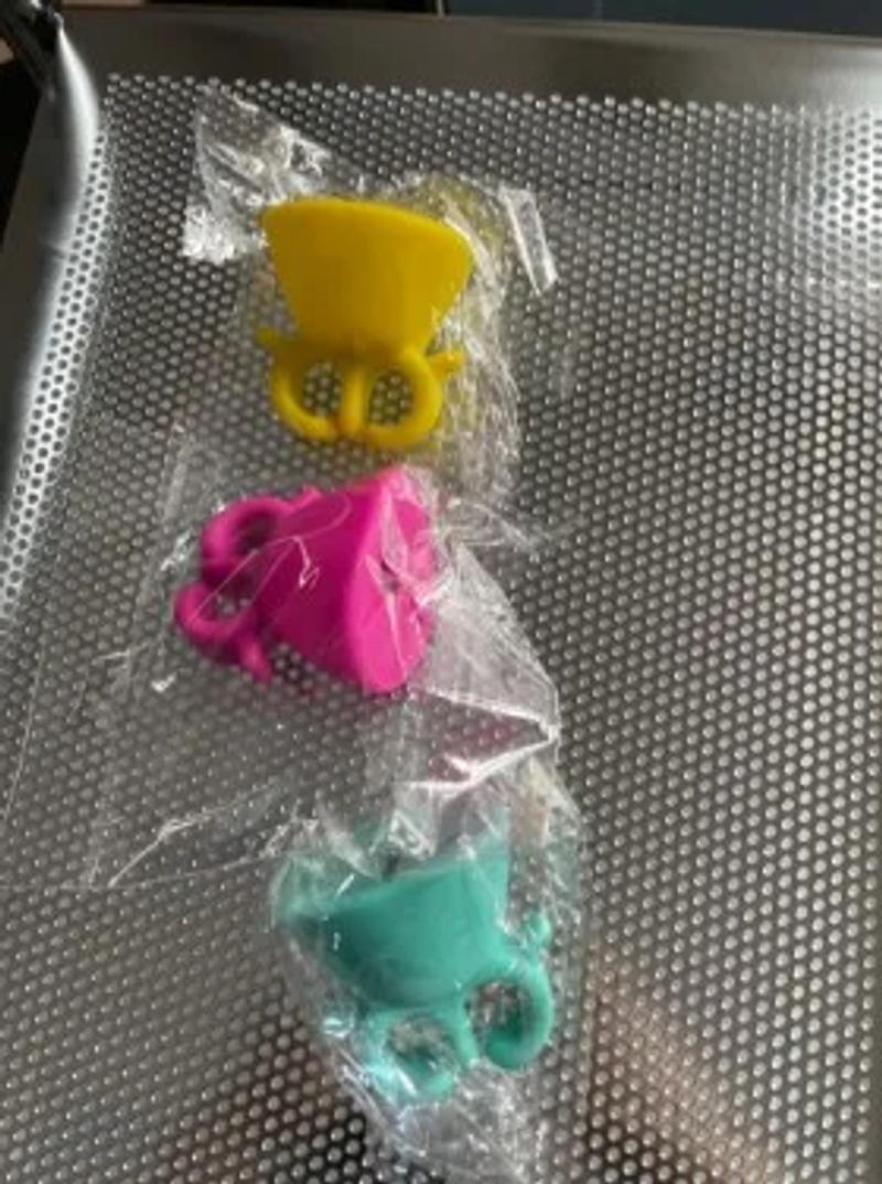 Description Picture 5 of itemVinyl Weeding Scrap Collector Portable Silicone Waste Storage Box For DIY Handicraft Waste Collector Scrapbook Tool Accessories