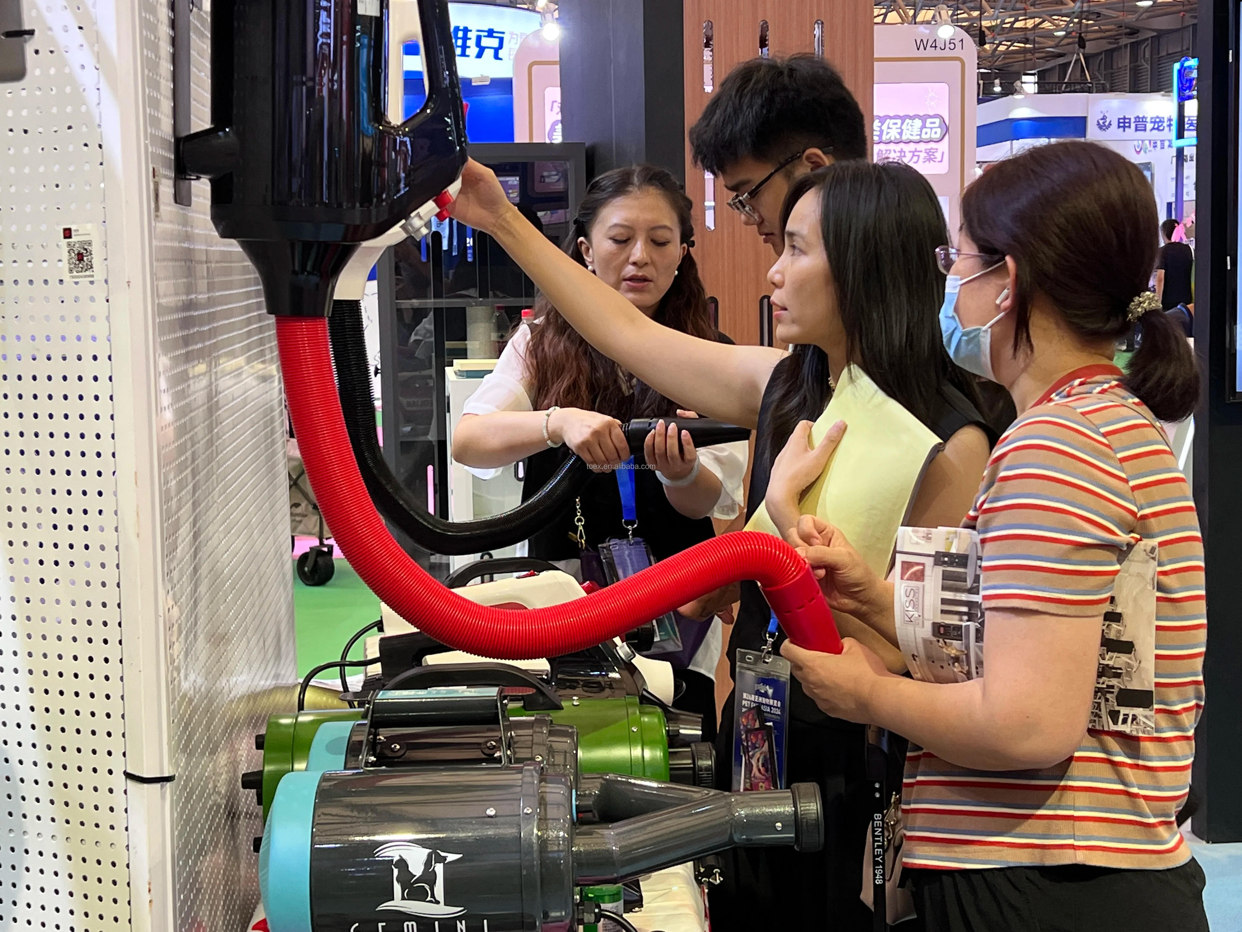 Description Picture 3 of itemMotor Pet Blower Wind Speed And Temperature Controls Long Service Life Pet Grooming Dryer