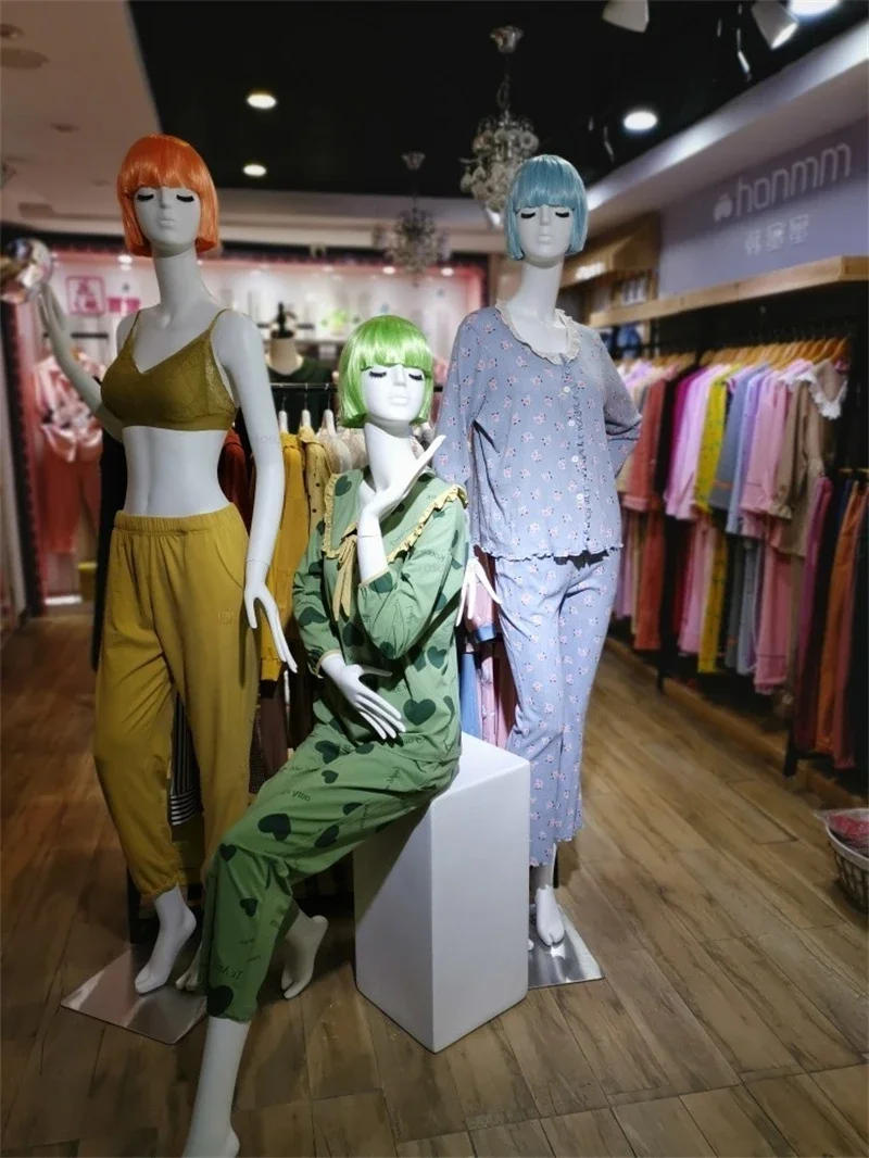 Description Picture 4 of itemHigh-end Women's Clothing Mannequin Full Body Doll Display Rack Props Home Clothing Store Window Female Sitting Model with Wig Q