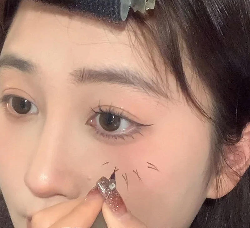 Description Picture 3 of itemWaterproof Liquid Eyeliner Eyebrow Easy To Color Sweat-proof Eyebrow Pen 0.05MM Ultra Thin Head Eye Liner Eyelash Eye Makeup