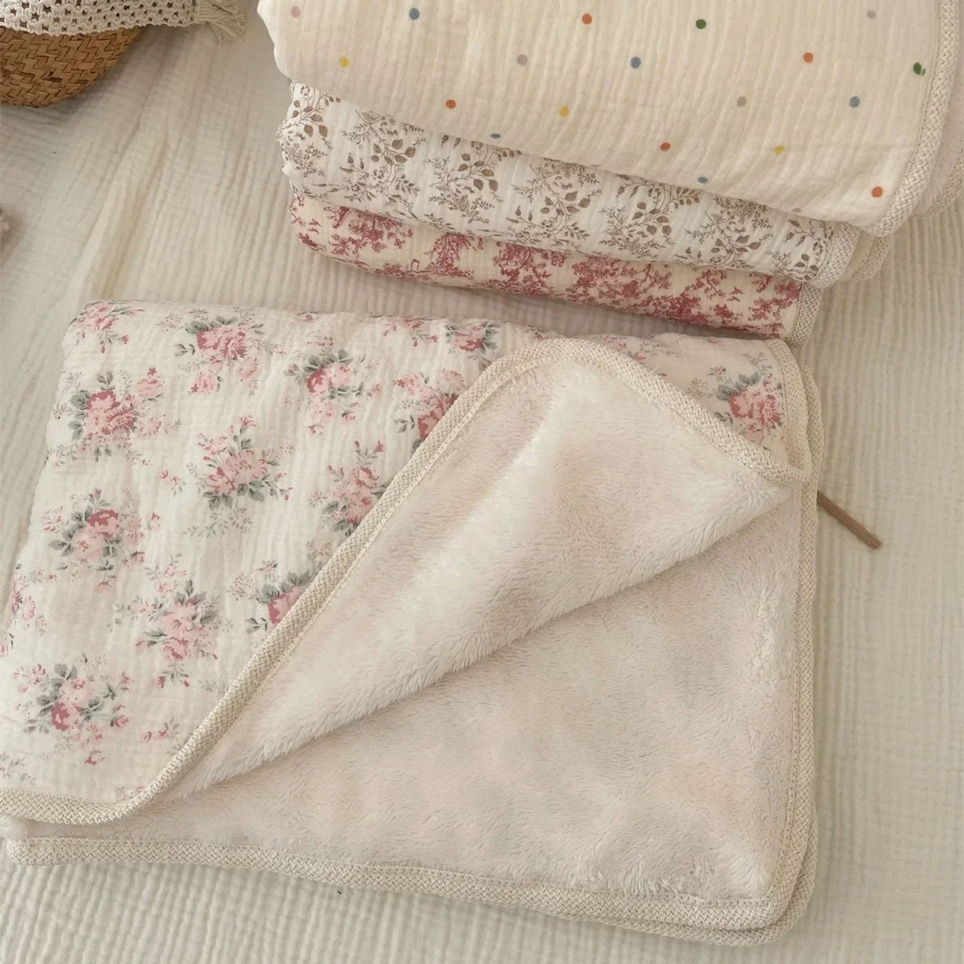 Description Picture 4 of itemFloral Print Fleece Baby Blanket Newborn Cotton Swaddle Winter Baby Bedding Items Stroller Cover Kids Blanket Mother Kids