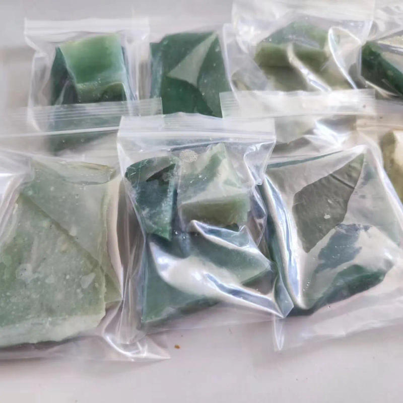 Description Picture 2 of itemNatural Jadeite Stone Green Jade stone Raw China Dulong Jade Teaching Mineral specimens Home Decoration Stone