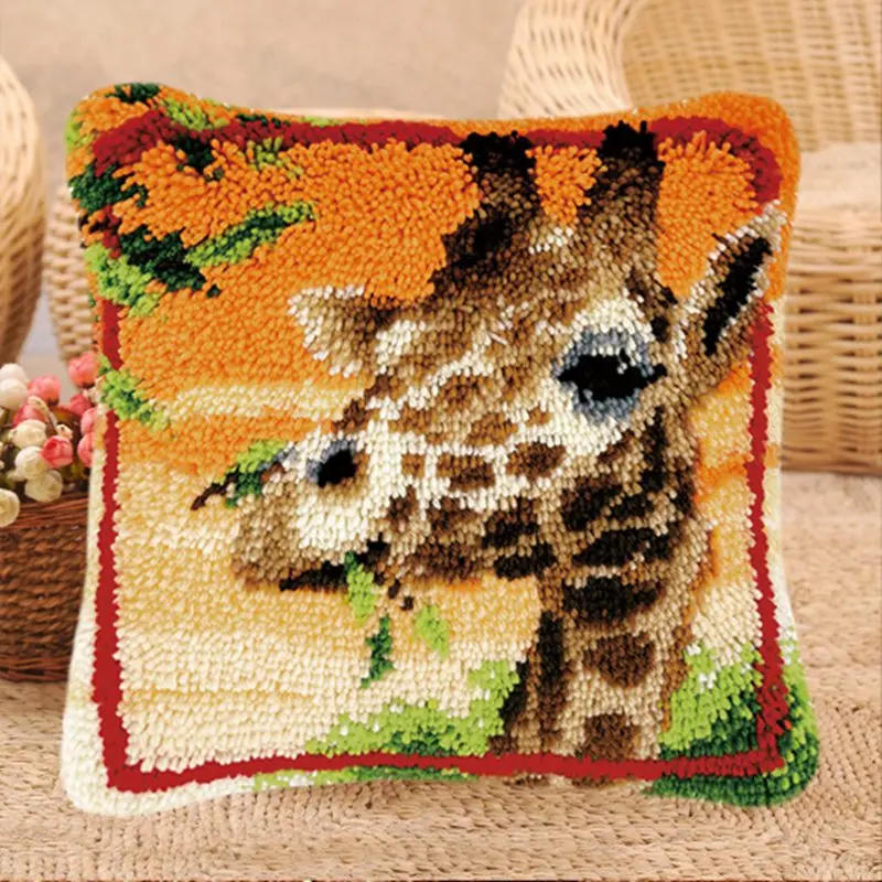 Description Picture 3 of itemAnimals Smyrna Latch Hook Pillow Carpet Embroidery Do-It-Yourself Carpet Cushion Button Package Latch Hook Rug Kits knoopkussen