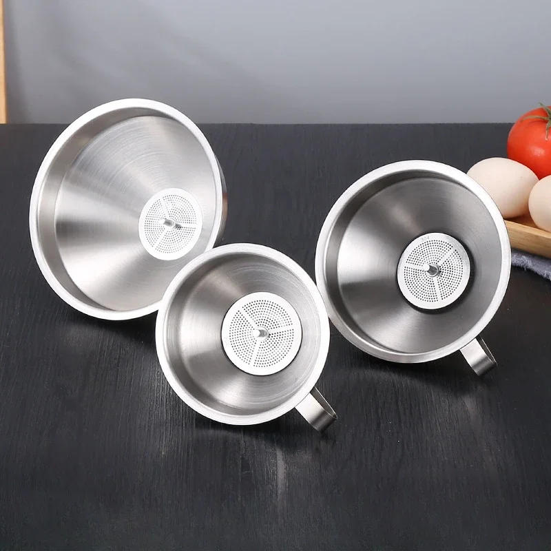 Description Picture 4 of itemHot Sales Kitchen Oil Liquid Stainless Steel Funnel Metal Funnel with Detachable Filter Wide Mouth Funnels for Canning Kitchen