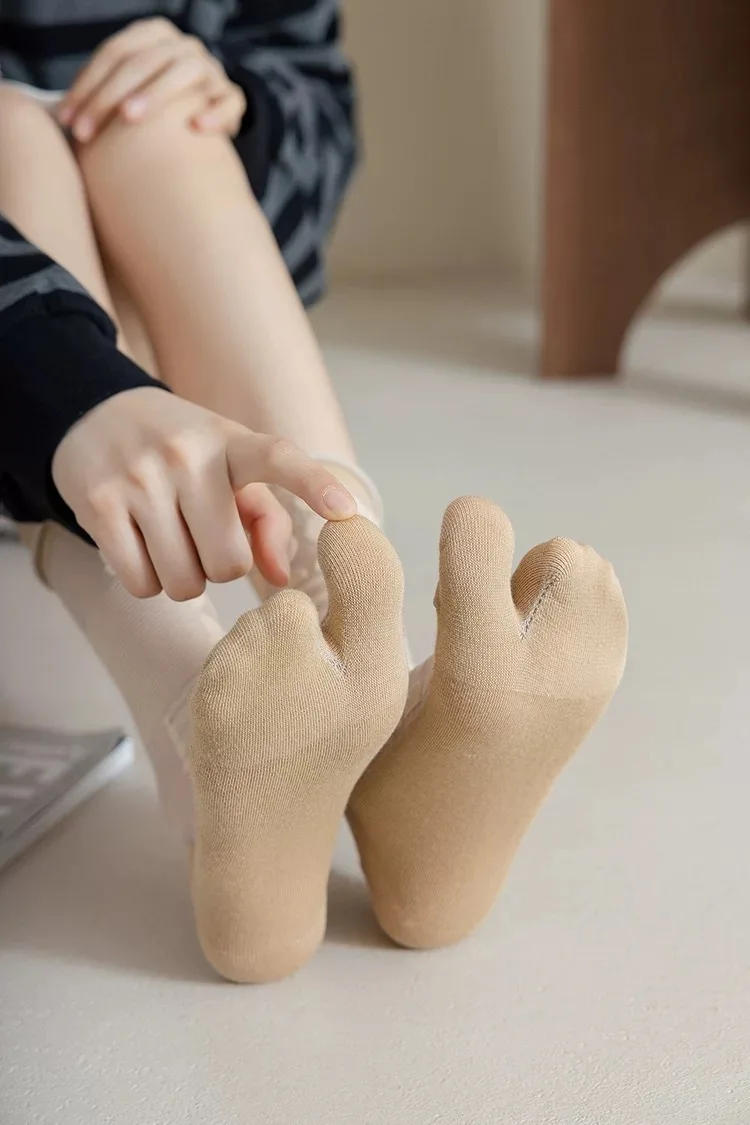 Description Picture 4 of itemSummer Ultra-Thin Crystal Silk Sheer Frilly Tabi Socks Japanese Women Toe Socks Literary Personality Female Toe Socks