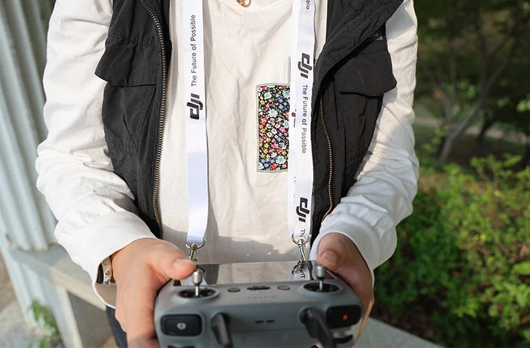 Description Picture 4 of itemFor DJI Mini 3/4 Pro AIR 3 Neck Strap Lanyard W Screws for Mini 3 Pro MAVIC 3 PRO DJI RC 2 Remote Controller Drone Accessories