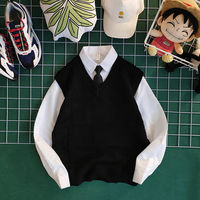 Description Picture 5 of itemSweater Vest Men Vintage Korean Style Cozy Stylish Preppy V-neck Autumn Loose Sleeveless Clothing Knitwear Retro Clothing V09