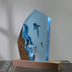 Ocean Exploration Organism Resin Table Light Creactive Art Decoration Lamp Whale Divers Theme Night Light USB Charge