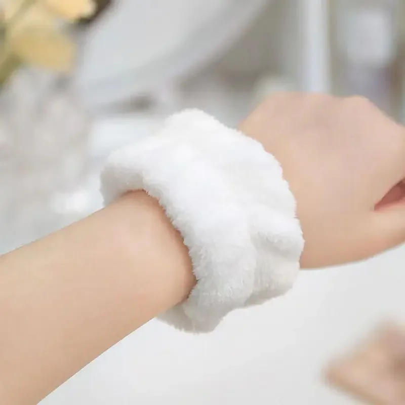 Description Picture 5 of item2Pcs One Pair Wash Face and Wrist Band Absorb Water Sports Sweat Wiping Bracelet Hairband Moisture Proof Sleeve Wrist Guard