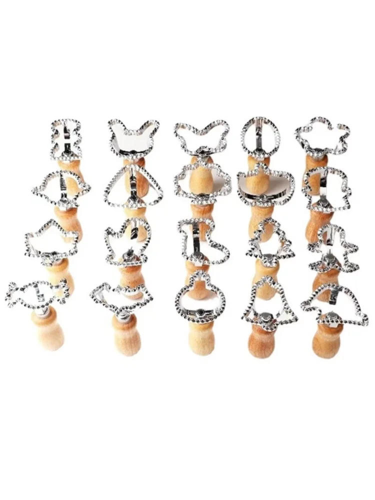 Description Picture 5 of item1pcs Baking Cookie Cutter Biscuit Maker Mold Pizza Cutting Wheel Tools MouldsAluminium Alloy Ravioli Pasta Tools Square Cutters