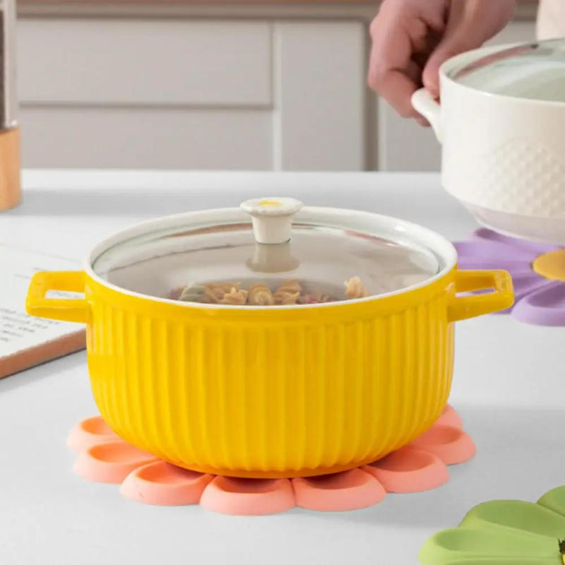 Description Picture 3 of itemSilicone Pot Mat Cute Daisy Heat Resistant Trivets For Hot Pots Waterproof Silicone Non-slip Countertops Mat Coaster Placemat