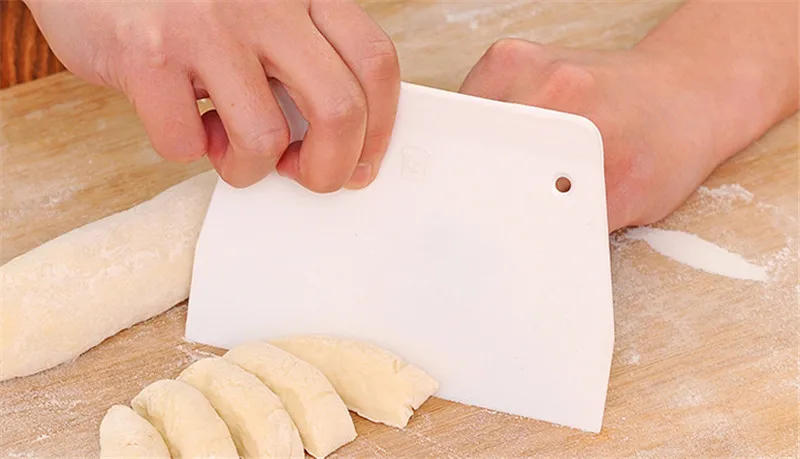 Description Picture 5 of itemTrapezoidal Plastic Scraper for Baking Large Intestine Powder Flour Scraper Dough Cutter Kitchen Utensils Baking Spatula Tools