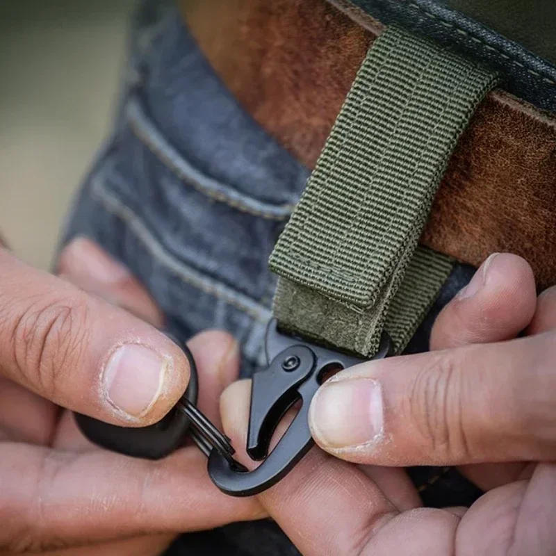 Description Picture 5 of item1/2pcs Tactical Hanging Buckle Molle Nylon Webbing Carabiner Belt Triangle Keychain for Outdoor Climbing Camping Tool Accessory