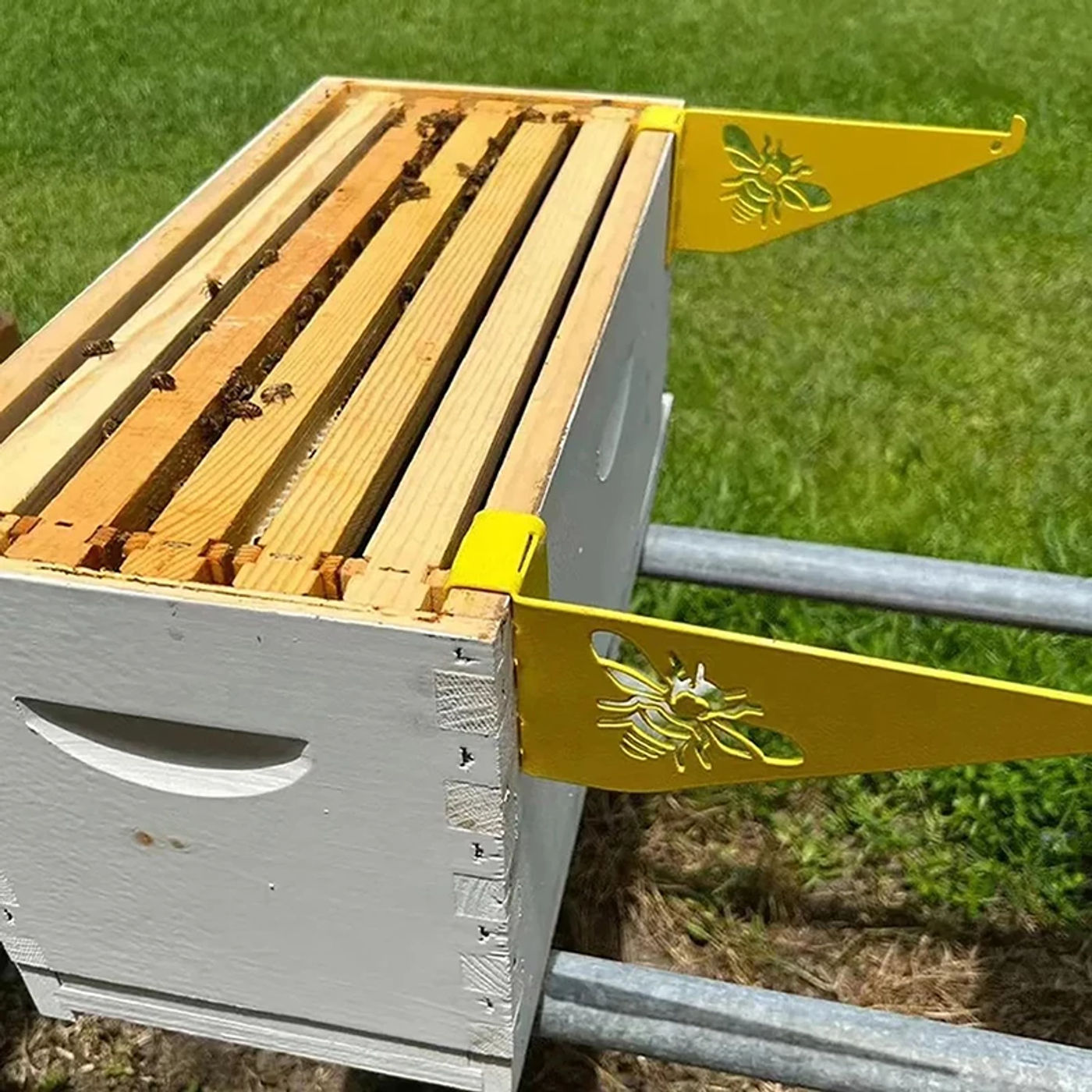 Description Picture 6 of item2Pcs Beehive Inspection Brackets Beehive Frame Holder Bee Hive Frame Grip For Beekeeper Beekeeping Tools Beekeeping Supplies