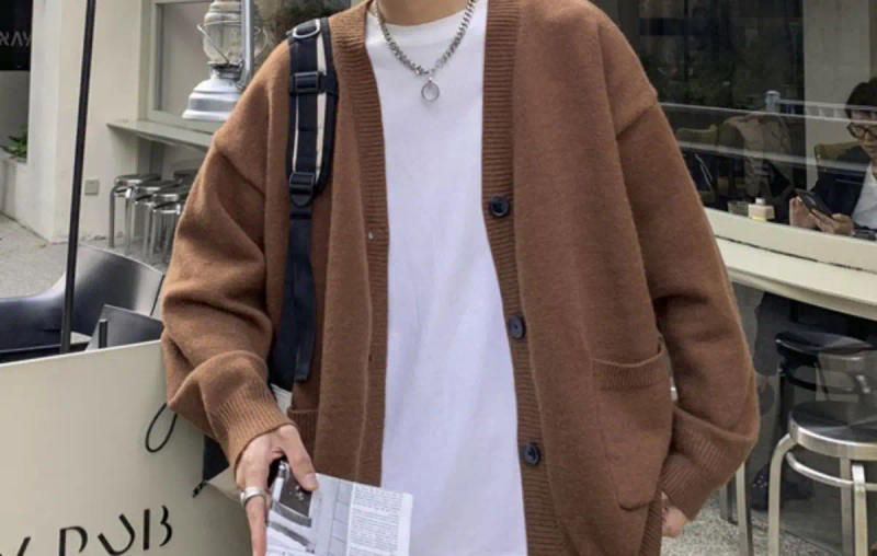 Description Picture 4 of itemJapanese Retro Solid V-neck Cardigan Sweaters Winter Loose Casual High Street Sweater Men Tops Overcoat Male Clothes