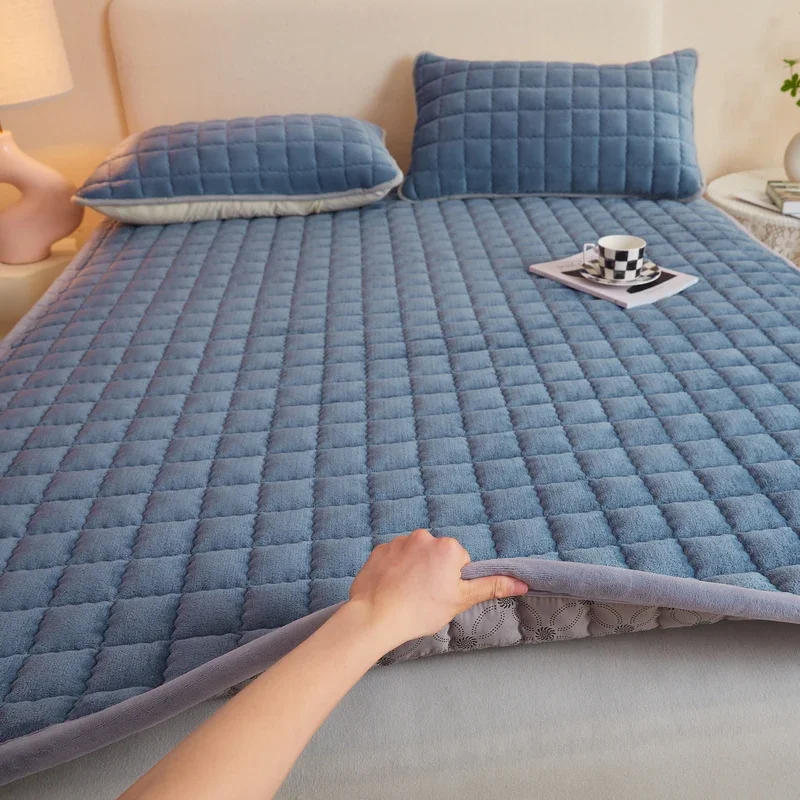 Description Picture 6 of itemQuilted Mattresses Thickened Bedsheet матрас топпер Velvet Mattress Topper Skin-friendly Bed Linen Blue Mattress(No Pillowcase)