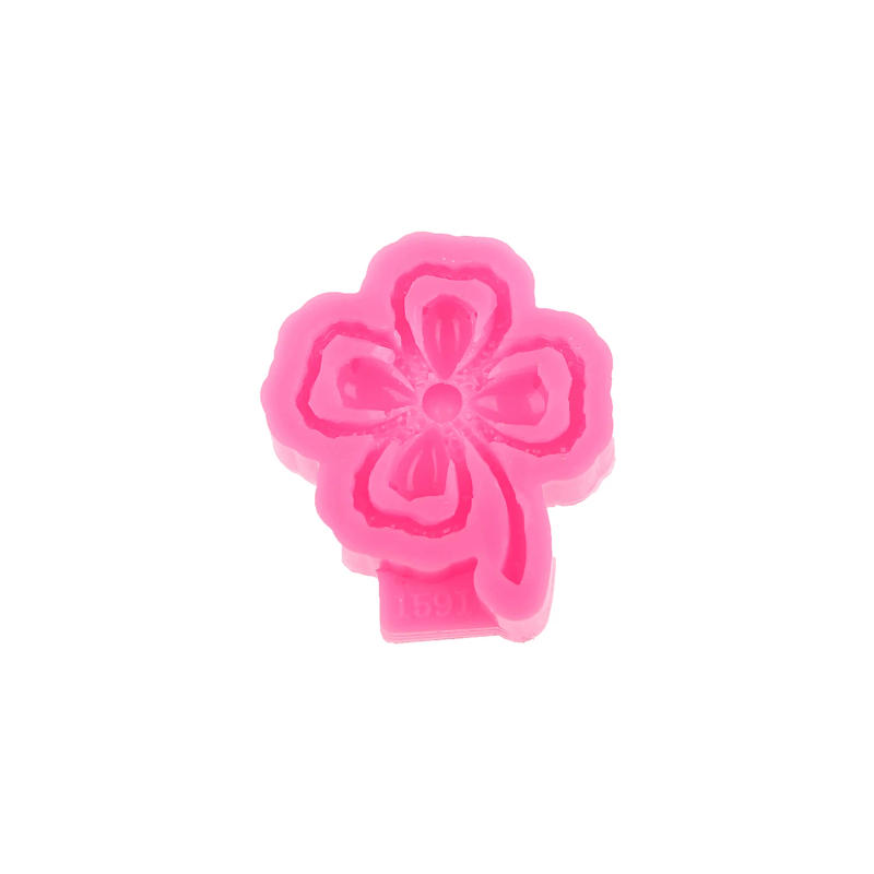 Description Picture 6 of itemSilicone Clover Molds Fondant Craft Cake Chocolate Sugarcraft  Baking Tool Candy DIY Cakes Dessert
