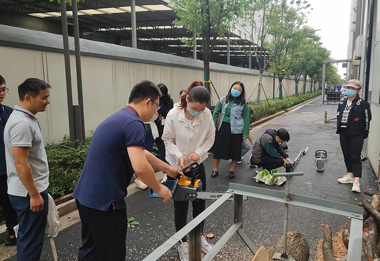 Description Picture 3 of itemMini 1500W Portable 3/8 Cordless Lithium Battery Chain Saw For Sale