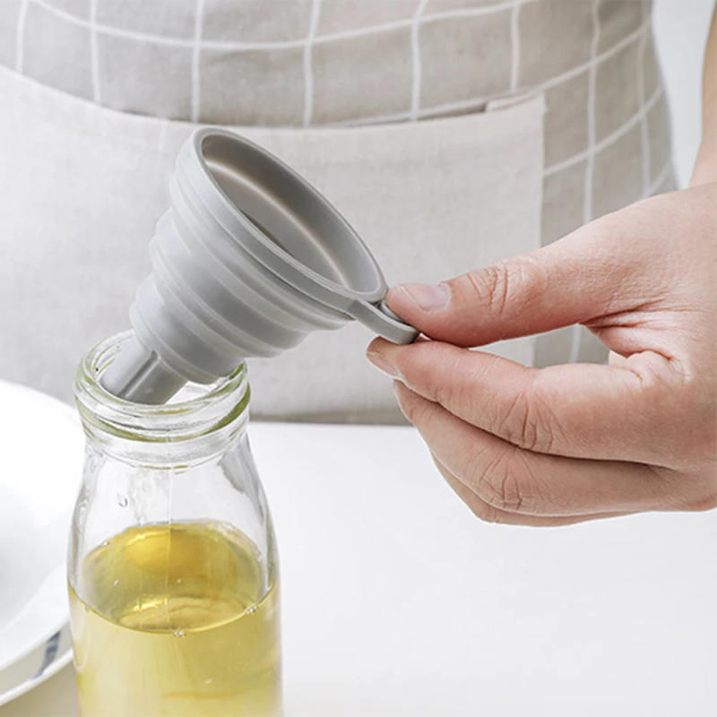 Description Picture 3 of itemPortable Mini Silicone Retractable Folding Funnel Kitchen Oil Beer Liquid Dispenser Telescopic Long Neck Foldable Funnels