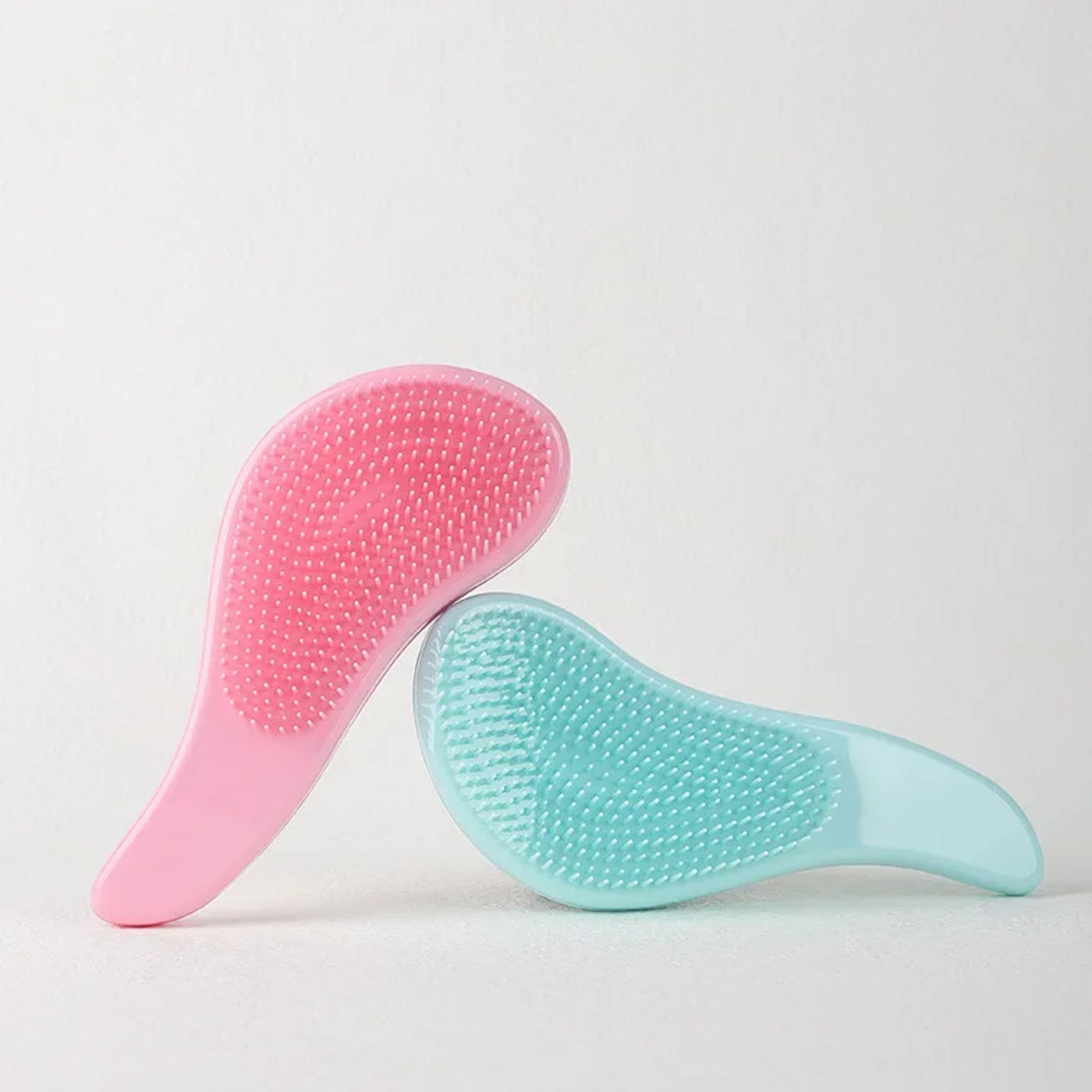 Description Picture 5 of item1pcs Handle Comb Hot Magic Anti Static Massage Hair Brush Tangle Detangle Shower Massage Comb Salon Hair Styling Tool Hairbrush