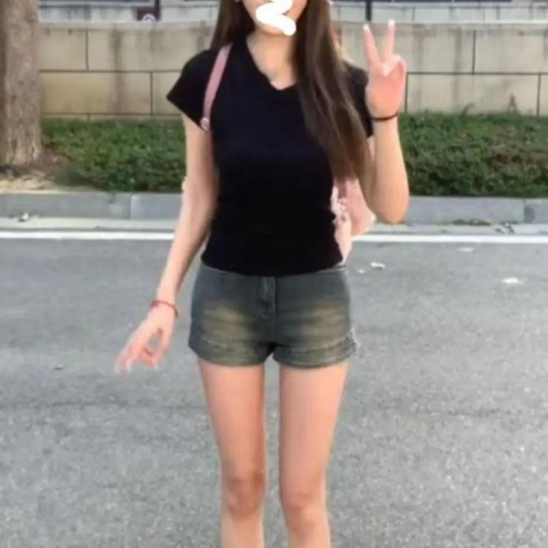 Description Picture 3 of itemFashion Pullover Short Sleeve T-shirt Korean Style Chic Y2K Crop Top Women Slim Fit Simple V-neck Basic Tees Shirts Beach