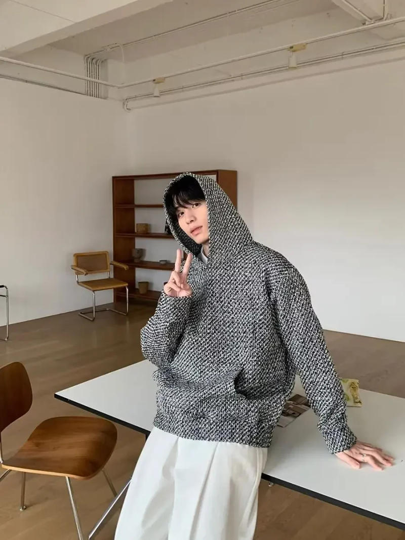 Description Picture 3 of itemAutumn/winter Tweed Style Loose-fit Hooded Plaid Sweatshirt For Couples Casual Pullover Long Sleeve Trendy Heavy Duty Versatile