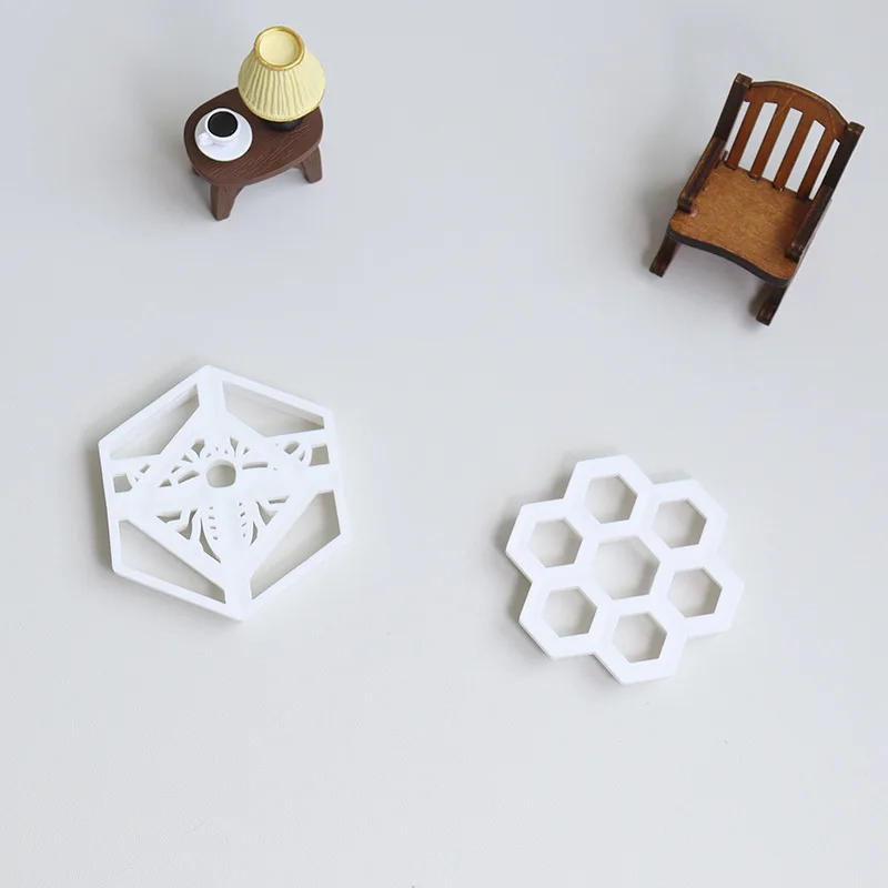 Description Picture 4 of itemHoneycomb Cookie Cutter Insect Honeybee Pattern Fondant Biscuit Embosser Mold Gingerbread Craft DIY Fondant Cake Decorating Tool