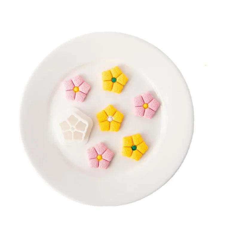 Description Picture 3 of itemCartoon Mini Flower Soft Pottery Ceramic Clay Molds Flower Petal Shaped Clay Cutters for Jewelry Earrings Pendant Handmade Tools