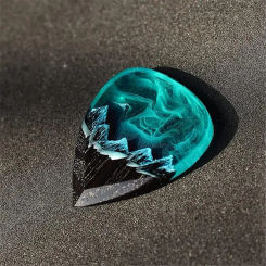 Guitar Touch Luminous Pick Epoxy Resin Guitar Plectrum Northern Light Necklace Stringed Instrument Picks for Bass Guitarists