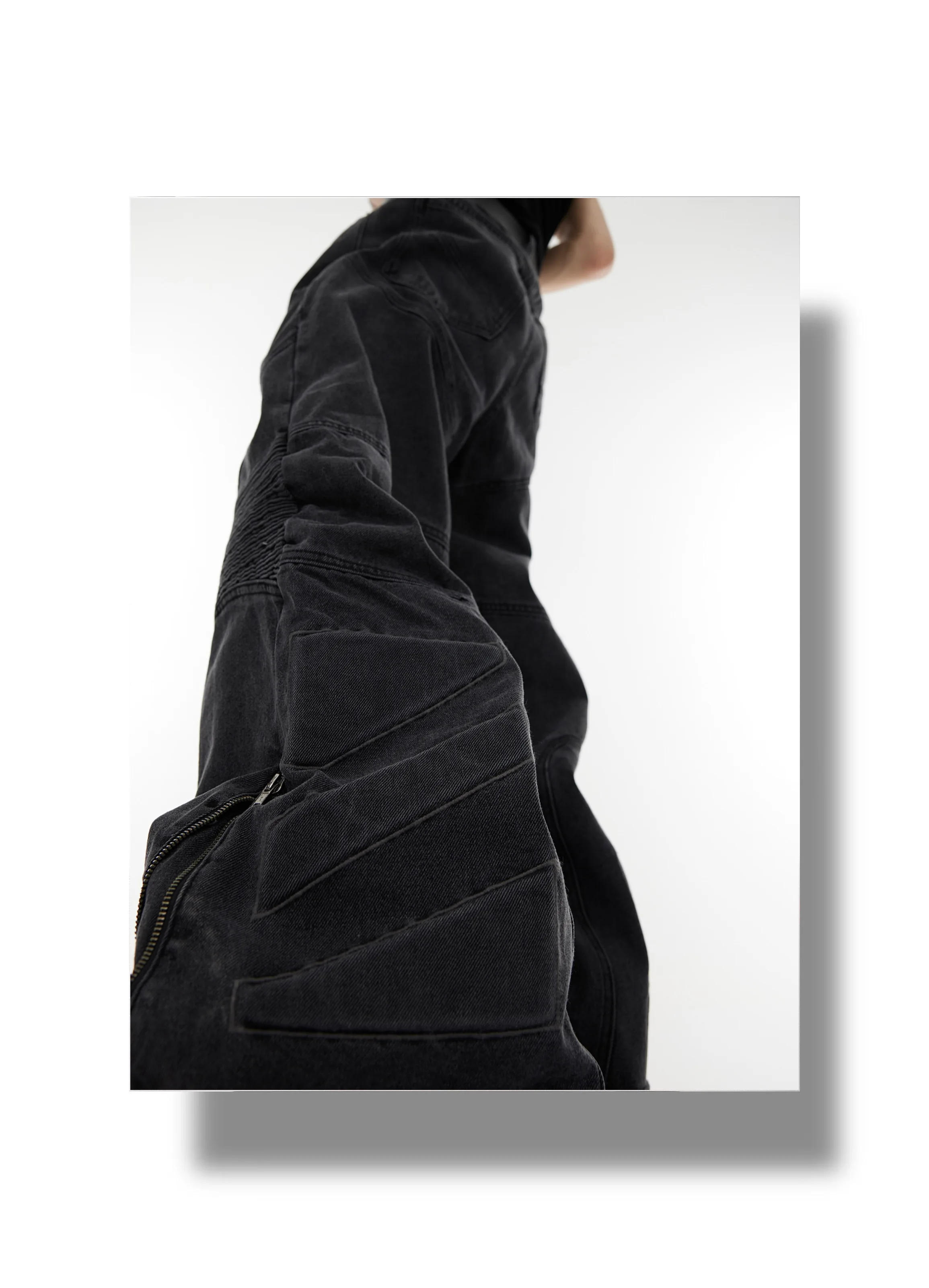 Description Picture 5 of itemWasteland Style Women Techwear Vintage Washed Pleated Jeans Metal Zipper Loose Wide-Leg Draping Mop Pants for Men