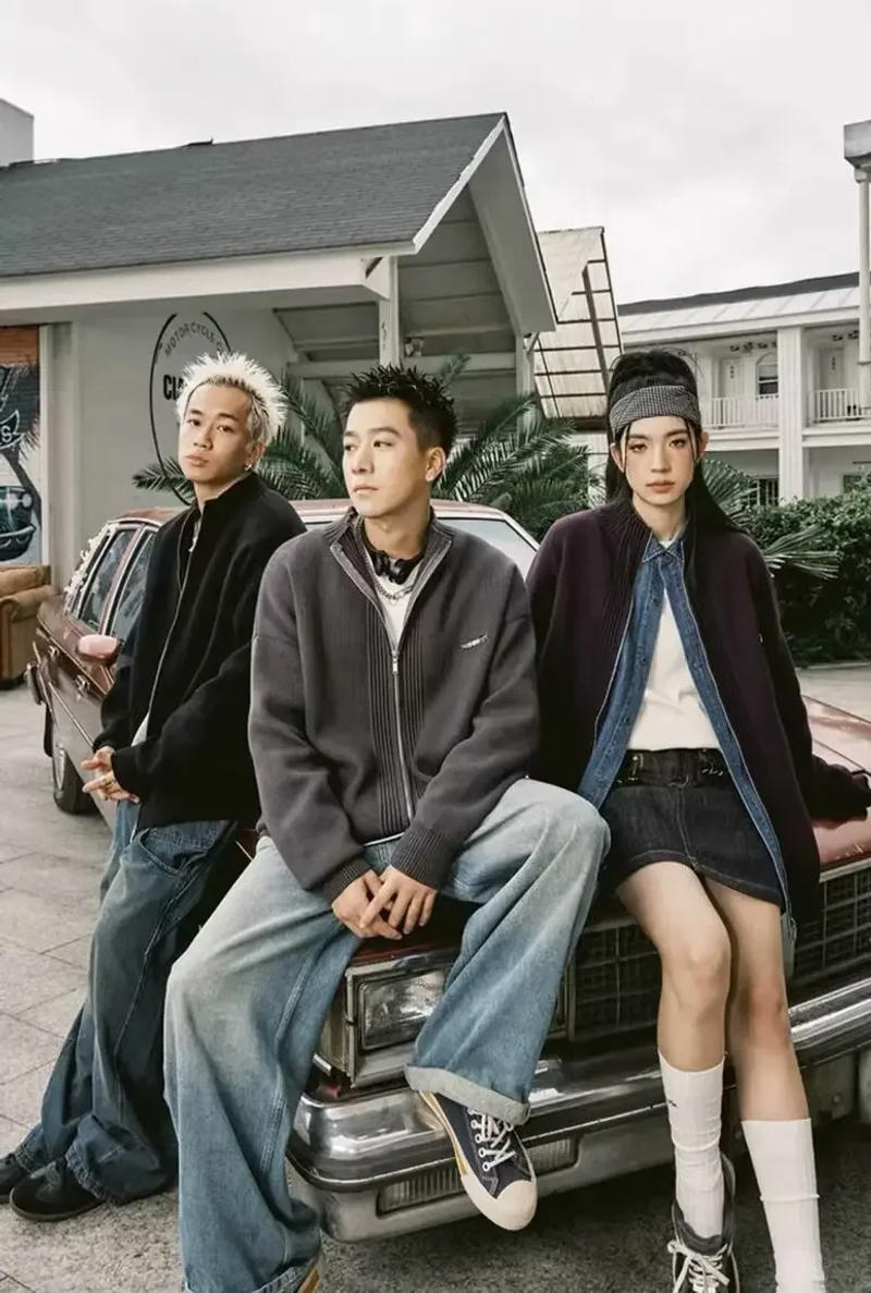 Description Picture 2 of itemAutumn Solid Color Embroidery Stand Collar Cardigan Sweater Men's Casual Loose-fit Knitted Top Couples Trendy Fall/winter Style