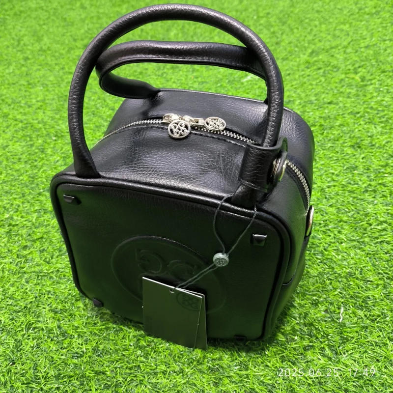 Description Picture 3 of itemGolf Clothing Bag, Golf Bag, Ladies' Cosmetic Bag, Black Travel Bag, Golf Equipment Bag.