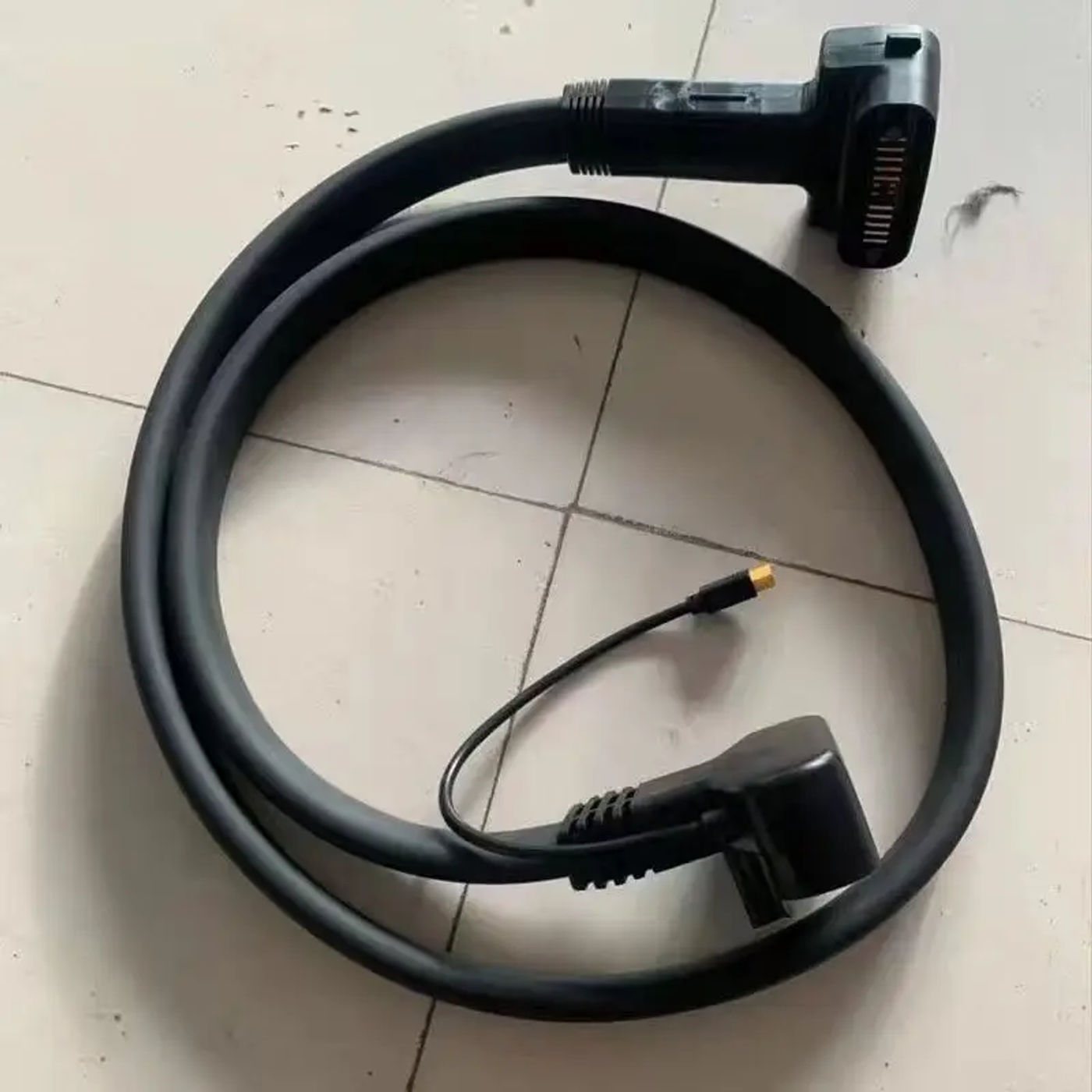 Description Picture 3 of itemCharging Extend Cable For  Agriculture Agras Drone T30 / D9000i，T40 / D12000i，T50 / D12000iEP