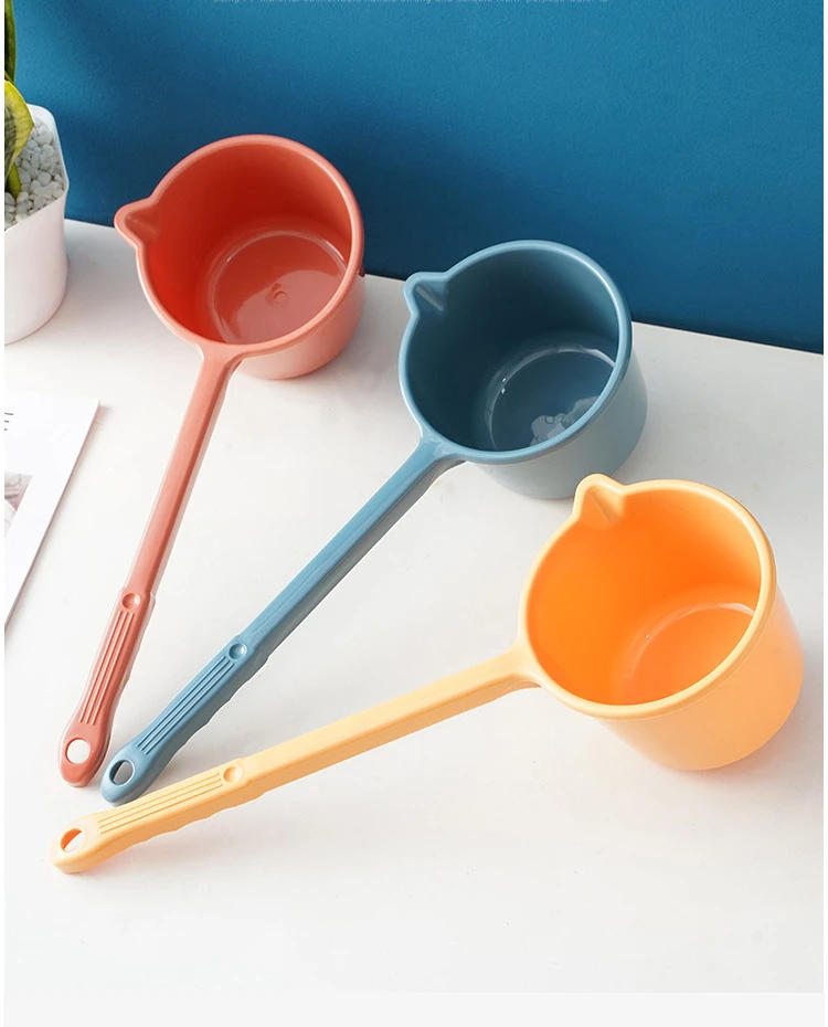 Description Picture 2 of itemLong Handle Water Scoops Portable All-purpose Washing Ladle Baby Bath Dipper Spoons Large Capacity Thick Kitchen Water Spoon