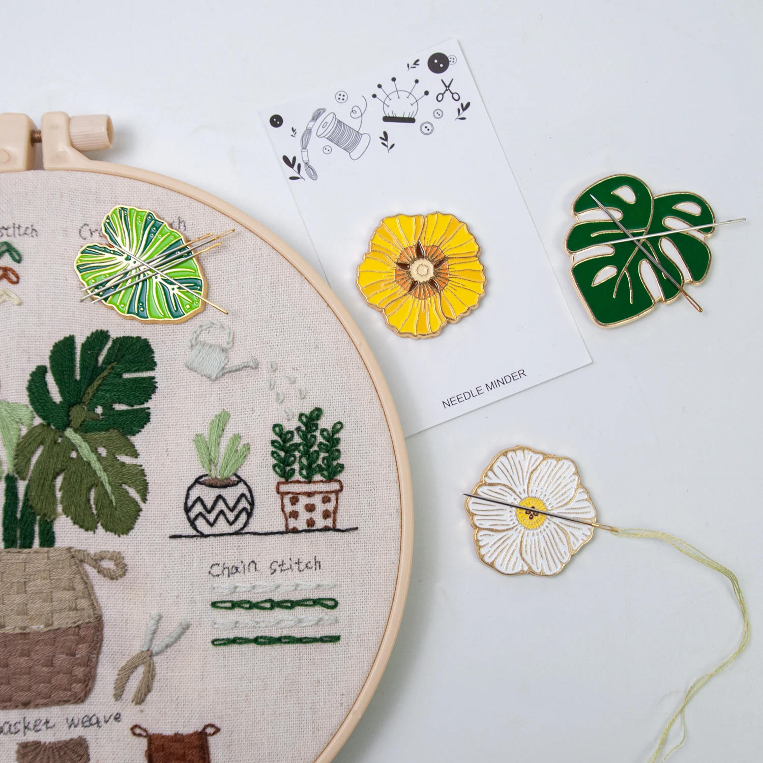 Description Picture 2 of itemNeedle Minder Sewing Magnetic Keeper Enamel Needle Pins Holder Needle Nanny with Magnet for Cross Stitch Embroidery Needlework