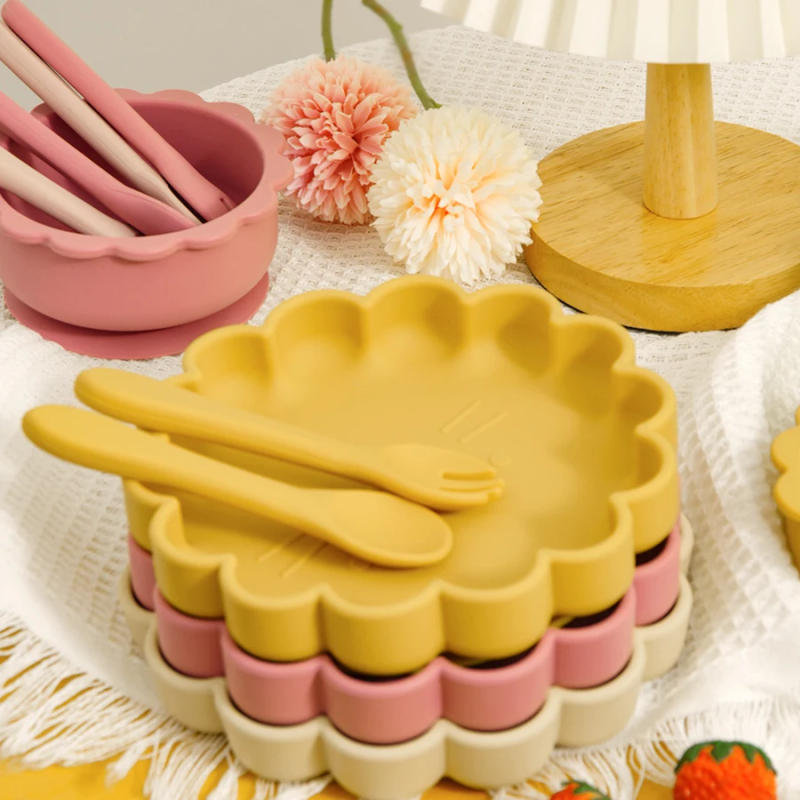 Description Picture 3 of item4PCS Silicone Baby Tableware Set Lion Shape Plate Bowl Soft Spoon Fork Feeding Trianing Baby Dining Plate Suction Baby Dishes