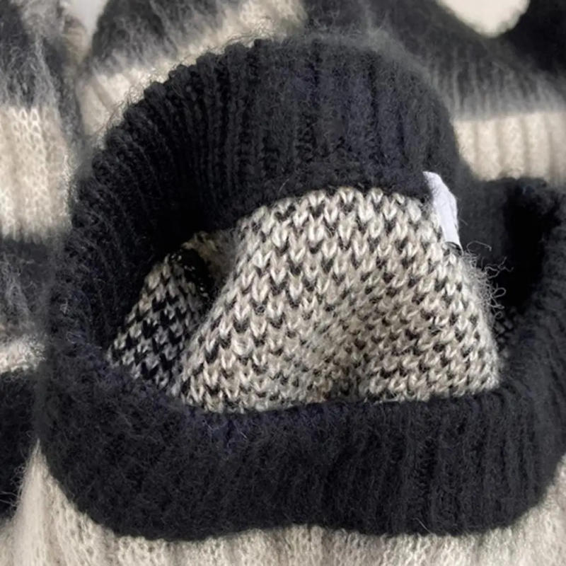 Description Picture 3 of itemUnisex Striped Sweater Top Round Neck Long Sleeve Winter Thick Warm Couple Oversize Pullover Top Sweater