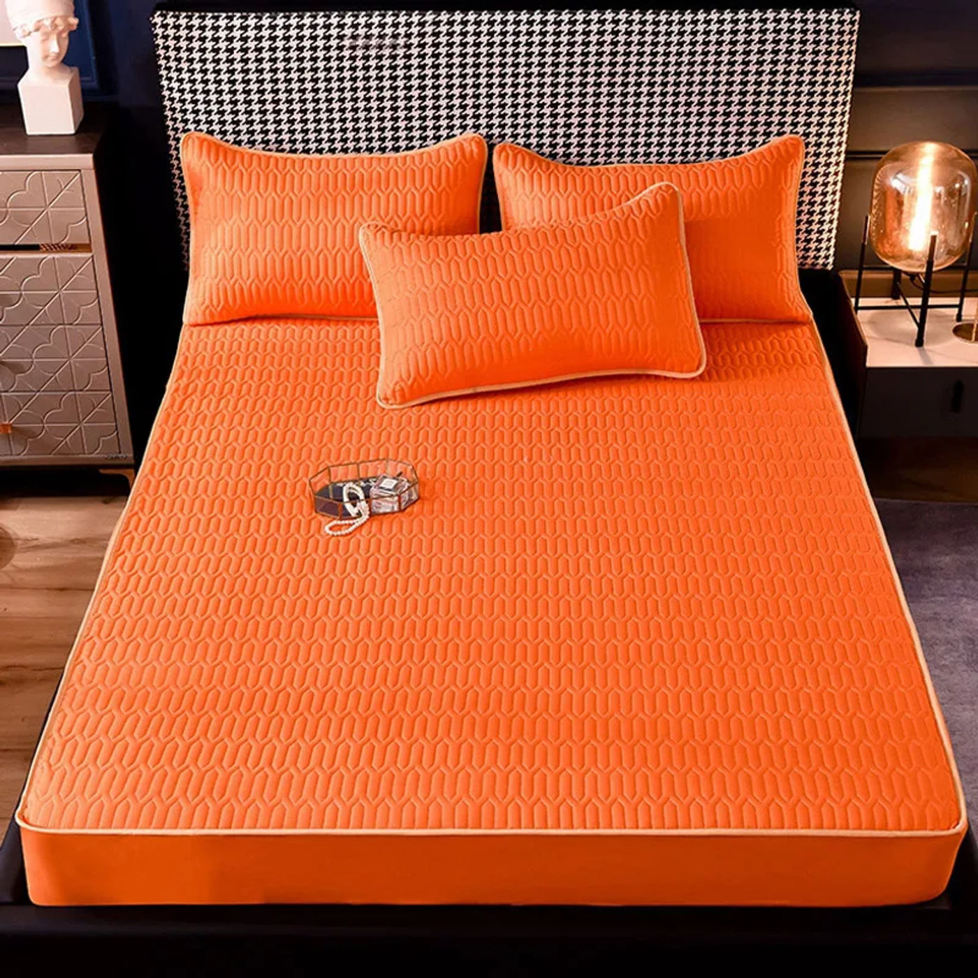Description Picture 4 of itemQuilted Mattress Cover Soft Microfiber Full Wrap Mattress Protector Deep Pocket Bed Coverlet